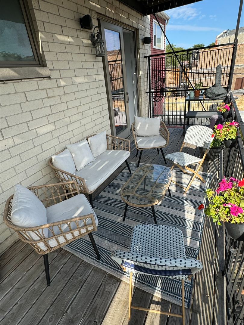 1443 W Thomas Street Unit: 2E