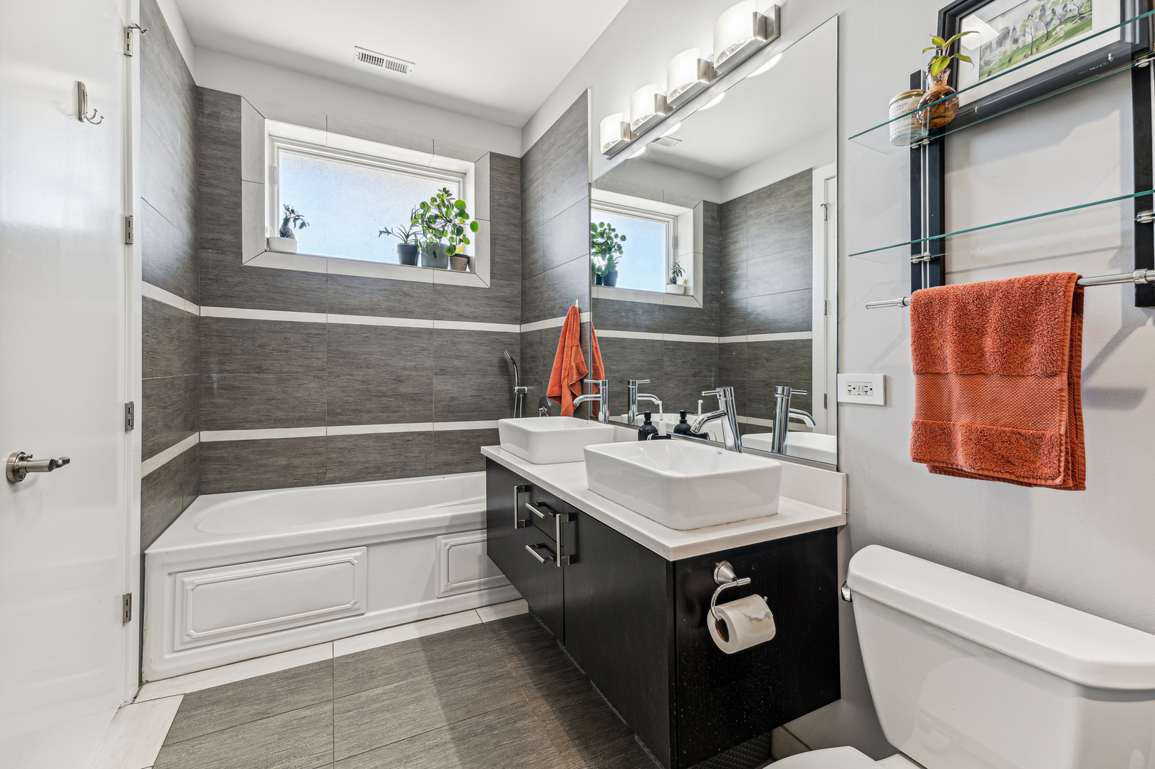 1443 W Thomas Street Unit: 2E