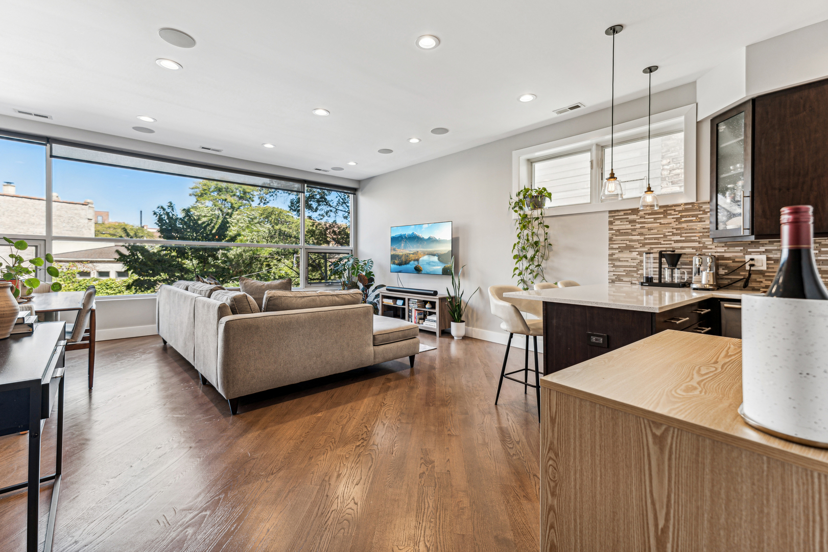 1443 W Thomas Street Unit: 2E