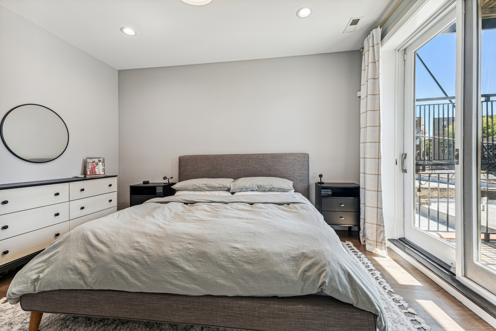 1443 W Thomas Street Unit: 2E