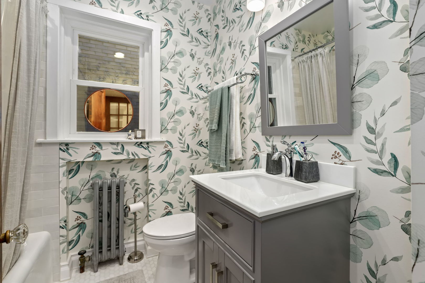 2317 N Cambridge Avenue Unit: 1N