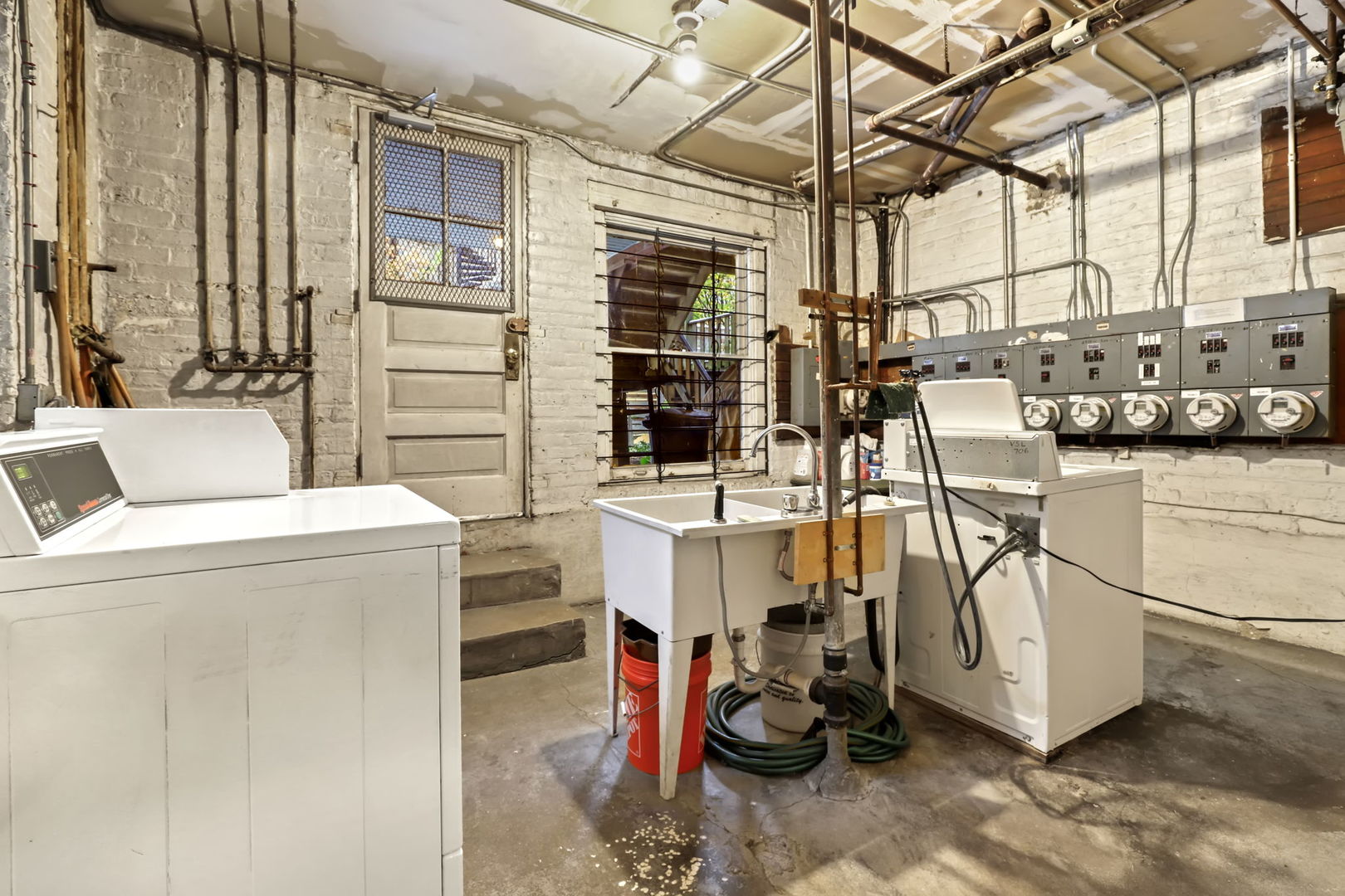 2317 N Cambridge Avenue Unit: 1N