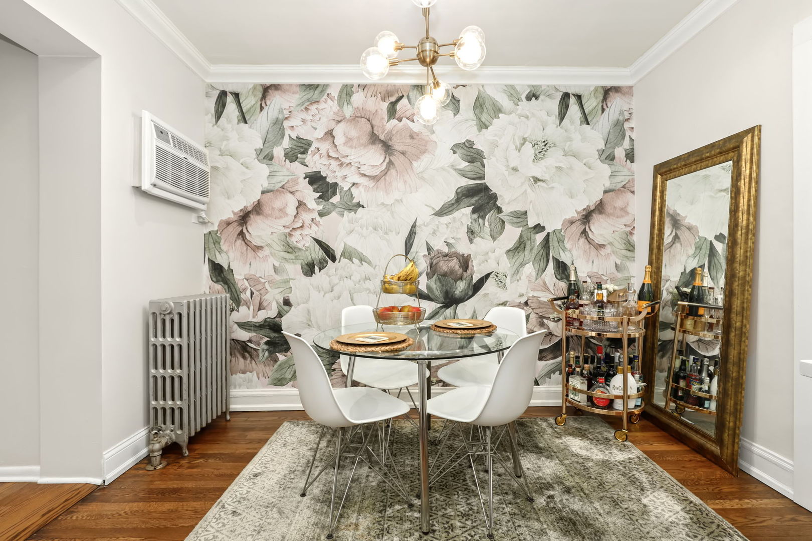 2317 N Cambridge Avenue Unit: 1N