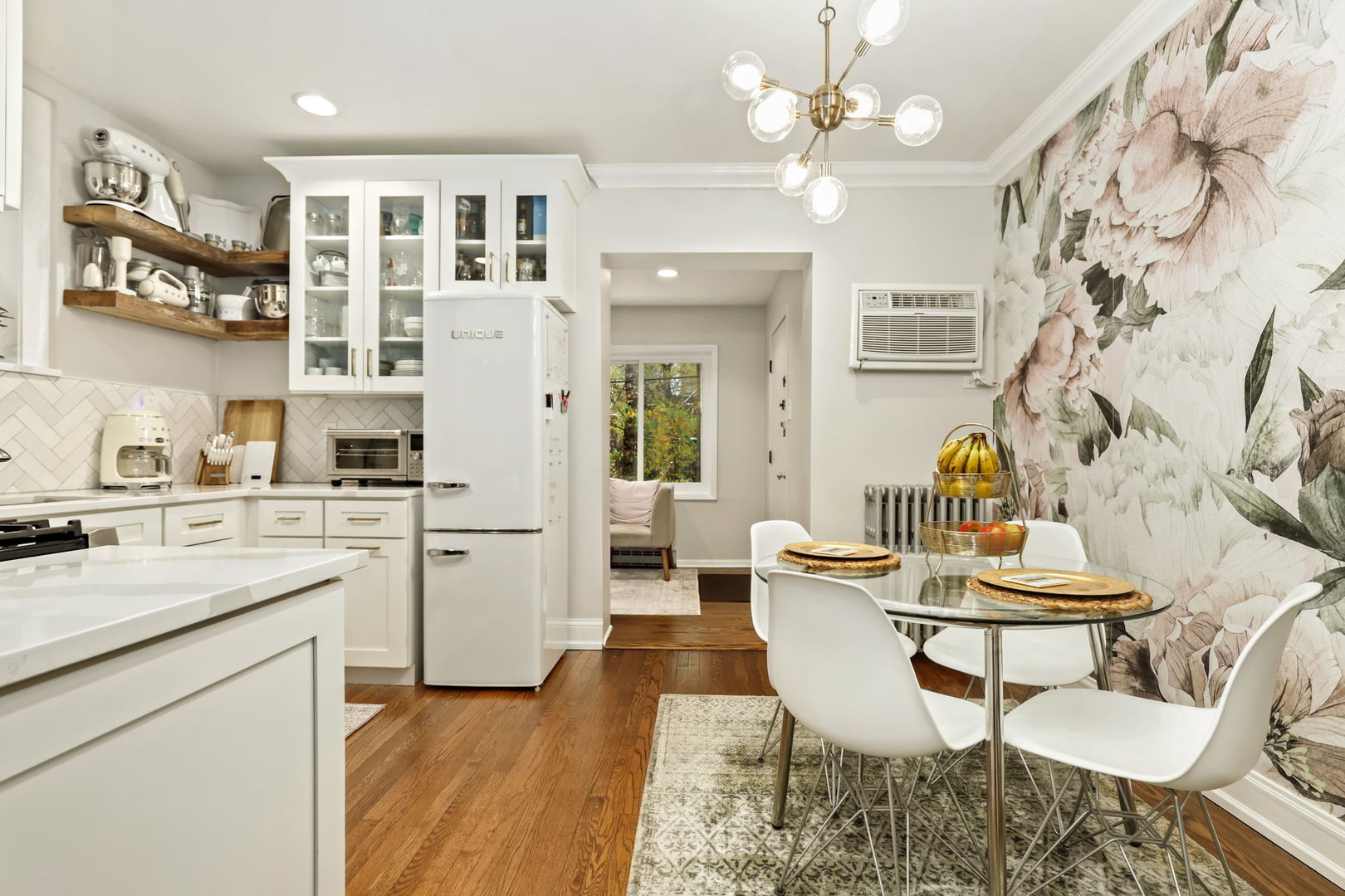 2317 N Cambridge Avenue Unit: 1N