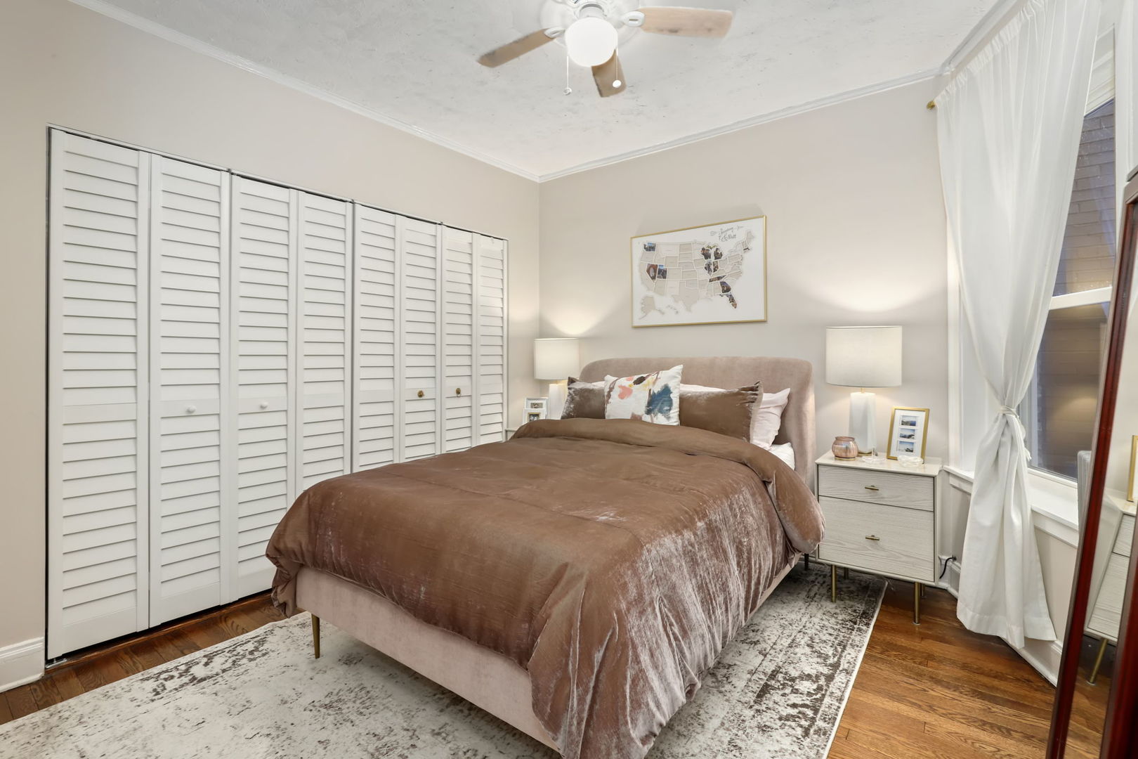 2317 N Cambridge Avenue Unit: 1N