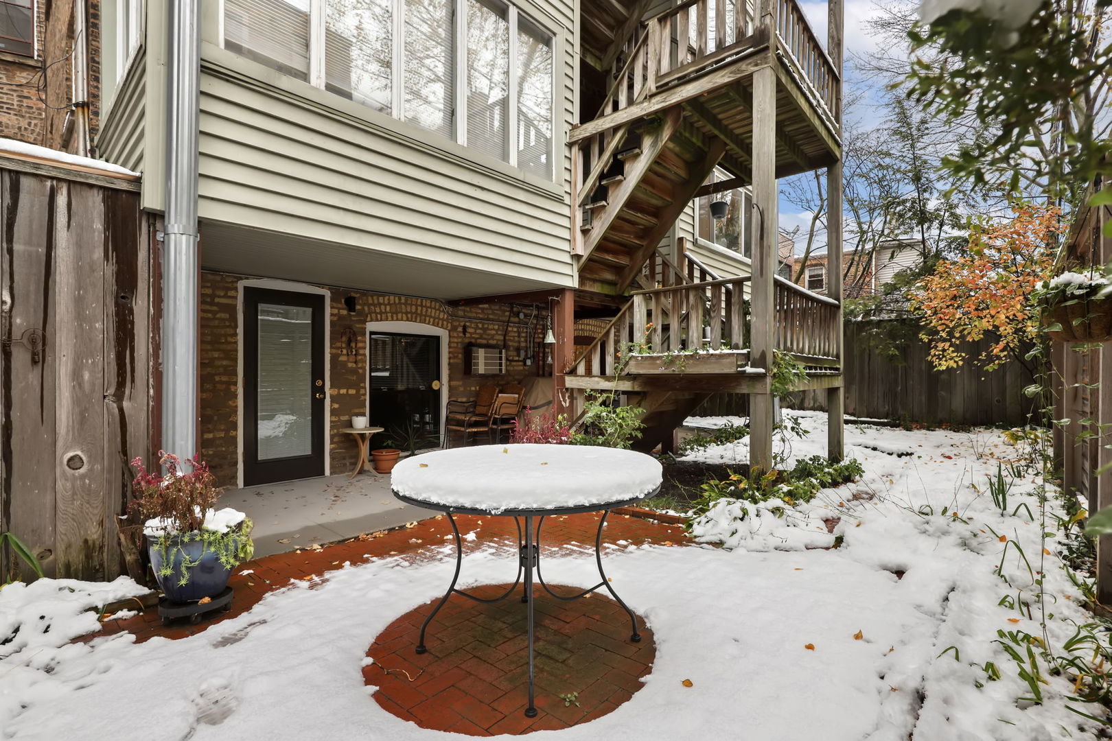 2317 N Cambridge Avenue Unit: 1N