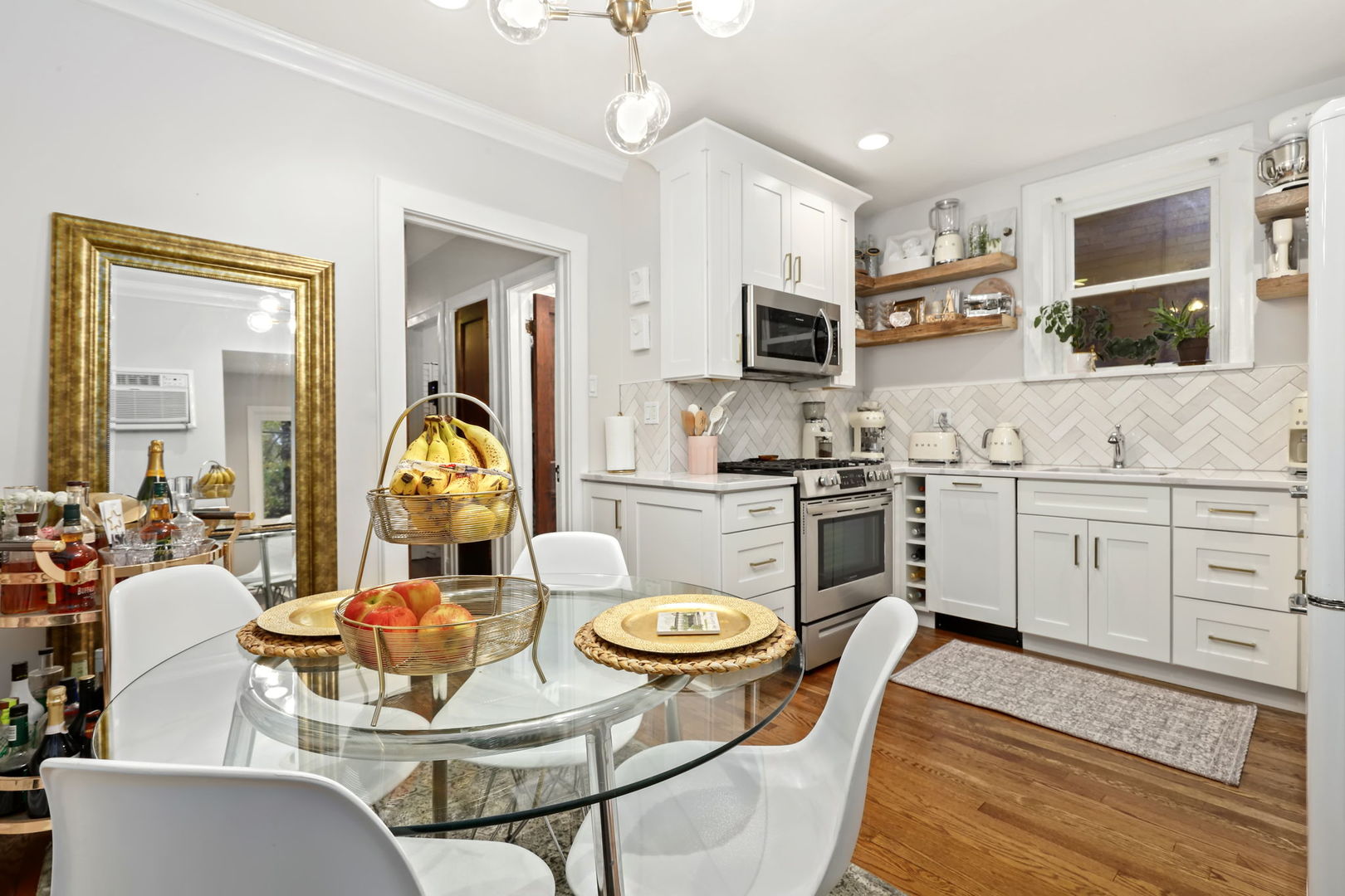 2317 N Cambridge Avenue Unit: 1N