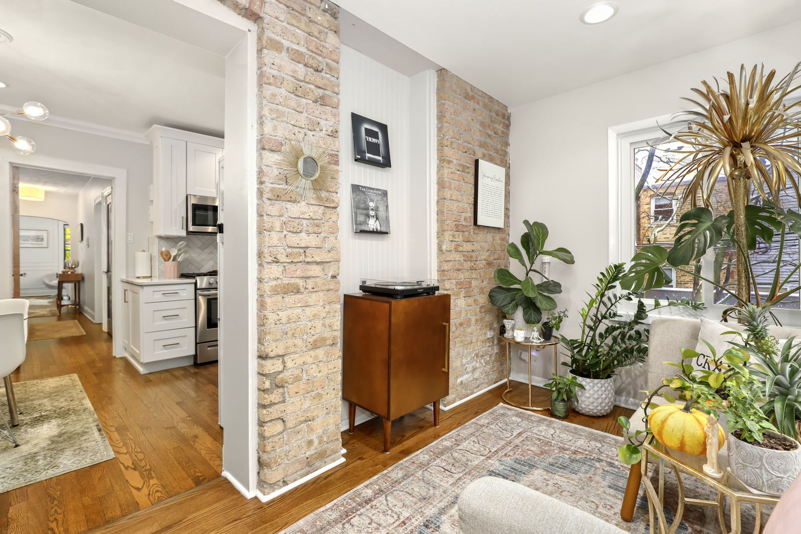 2317 N Cambridge Avenue Unit: 1N