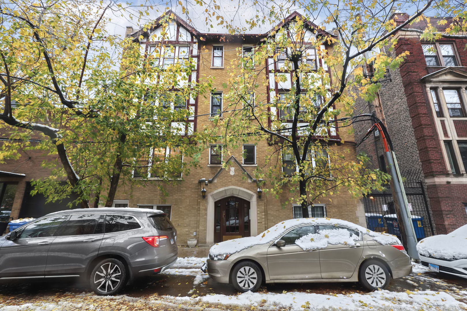 2317 N Cambridge Avenue Unit: 1N