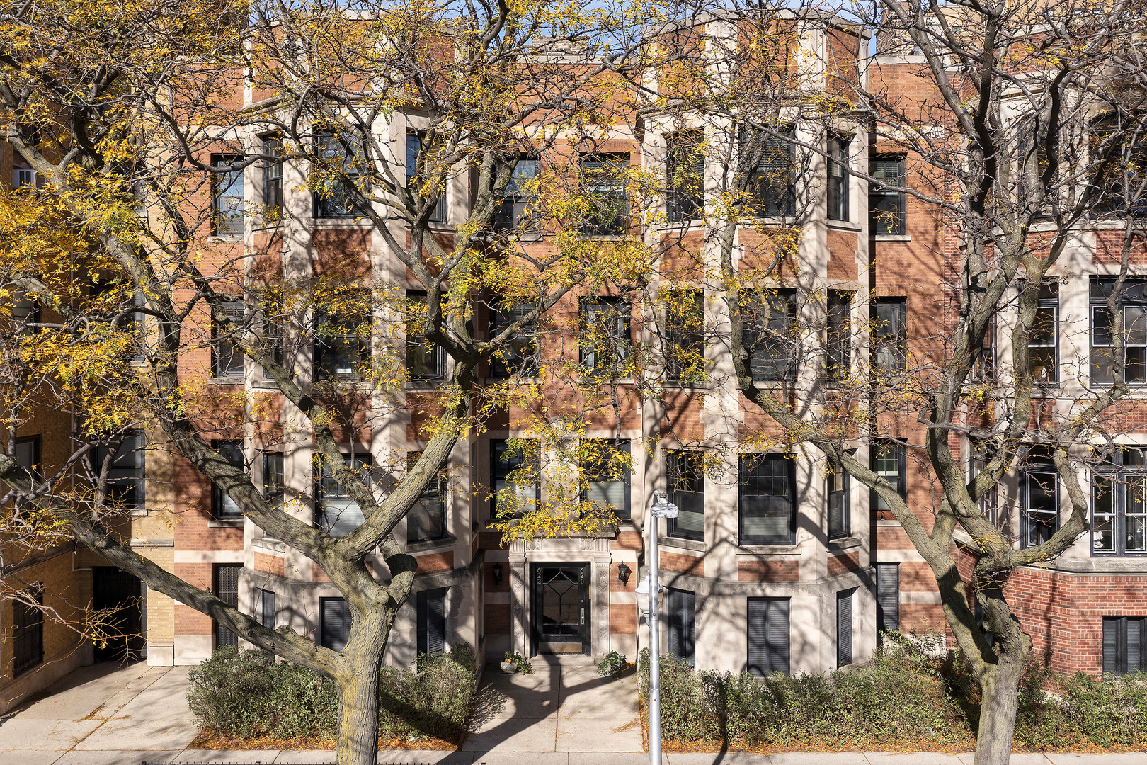 620 W Waveland Avenue Unit: 3E