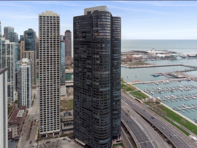 155 N HARBOR Drive Unit: 1303
