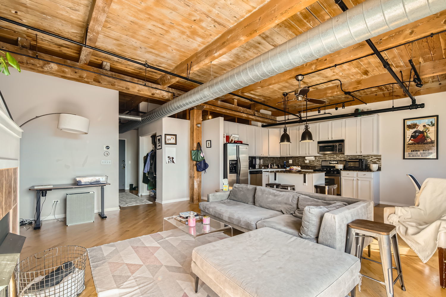 1740 N MAPLEWOOD Avenue Unit: 418