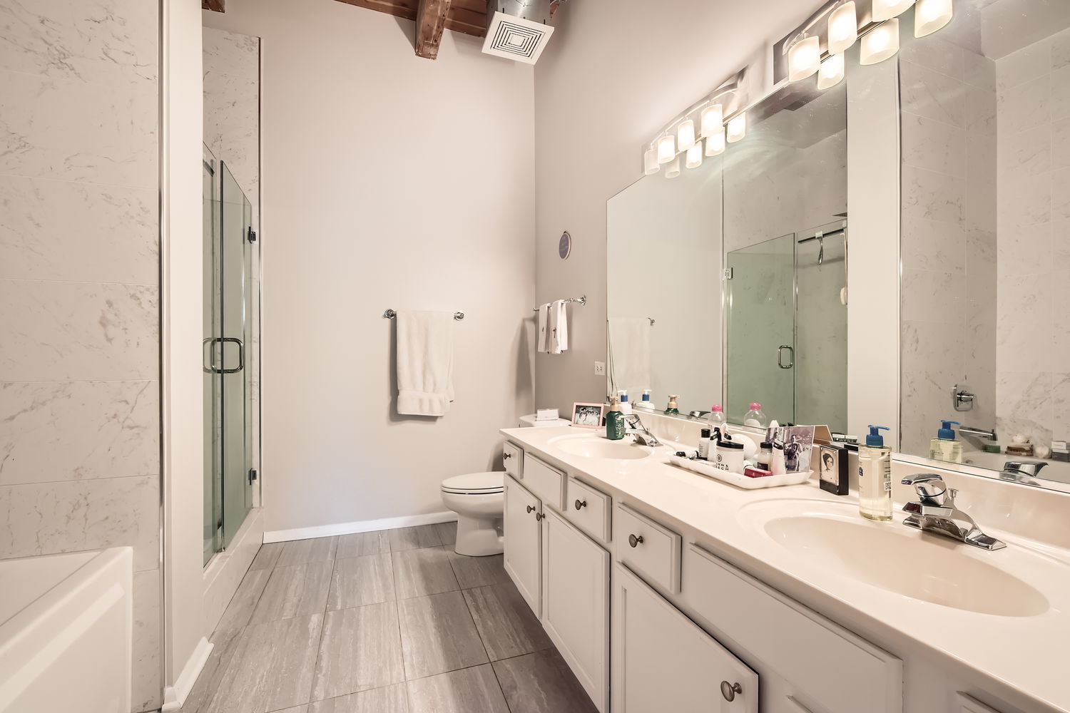 1740 N MAPLEWOOD Avenue Unit: 418