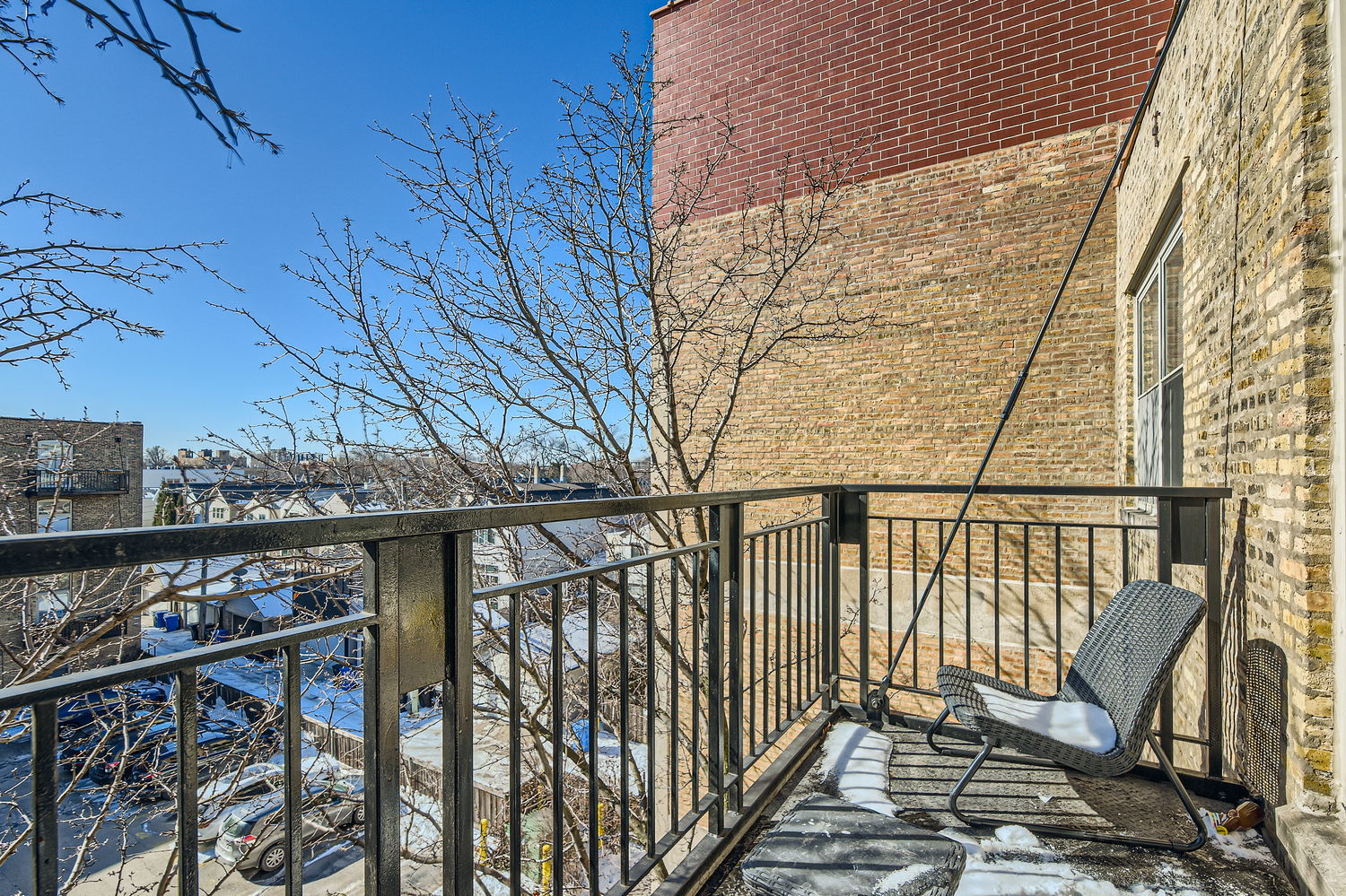 1740 N MAPLEWOOD Avenue Unit: 418
