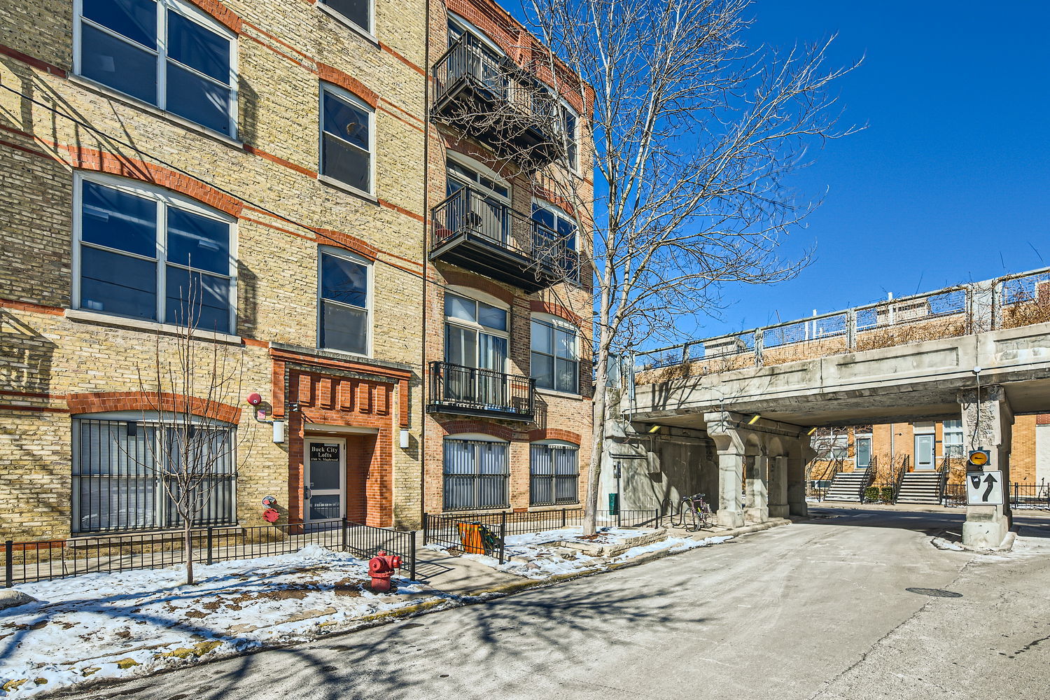 1740 N MAPLEWOOD Avenue Unit: 418