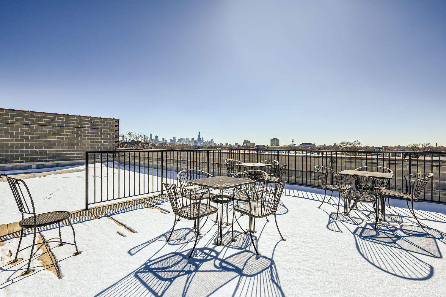 1740 N MAPLEWOOD Avenue Unit: 418