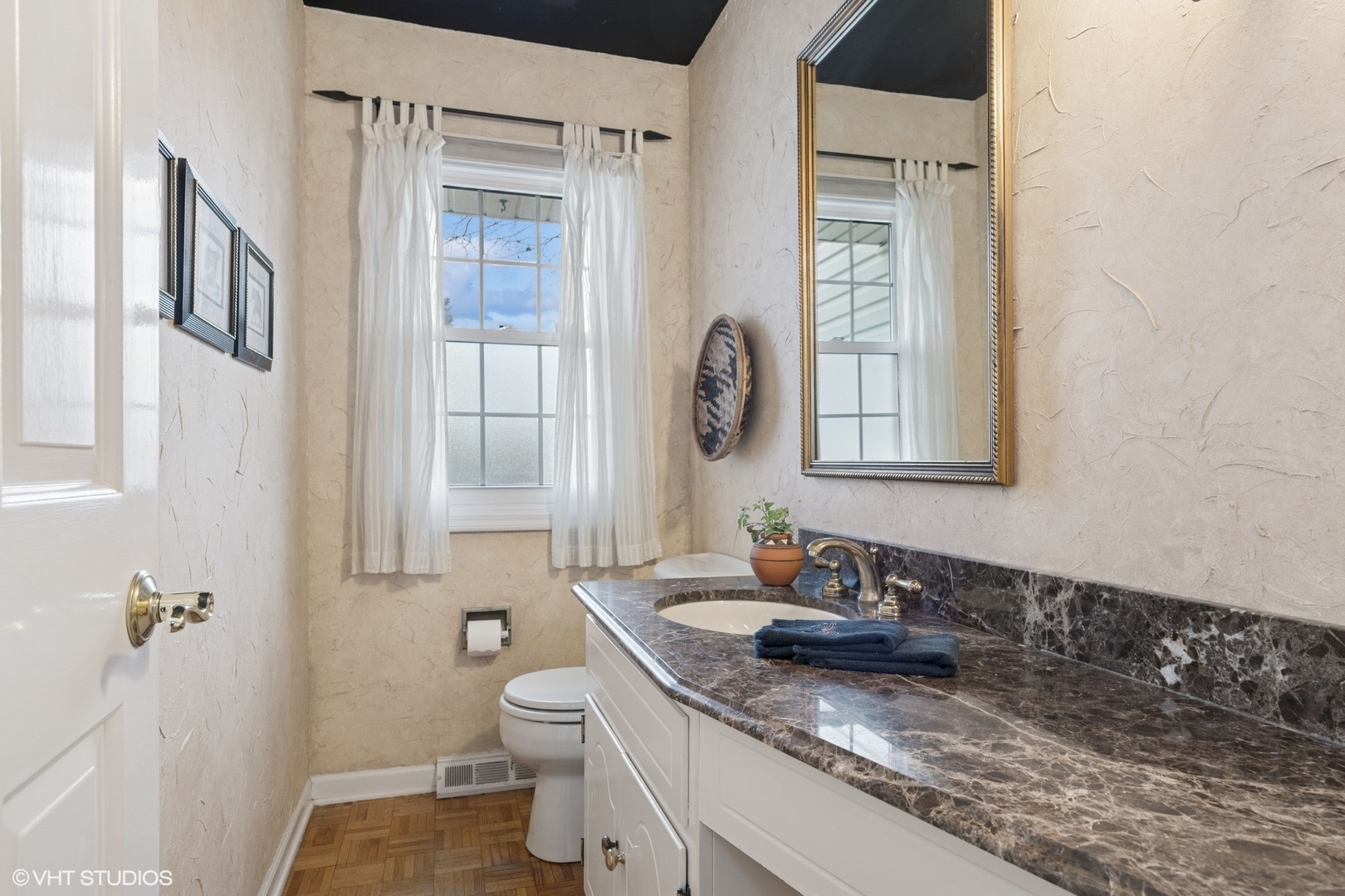 2827 Canterbury Drive