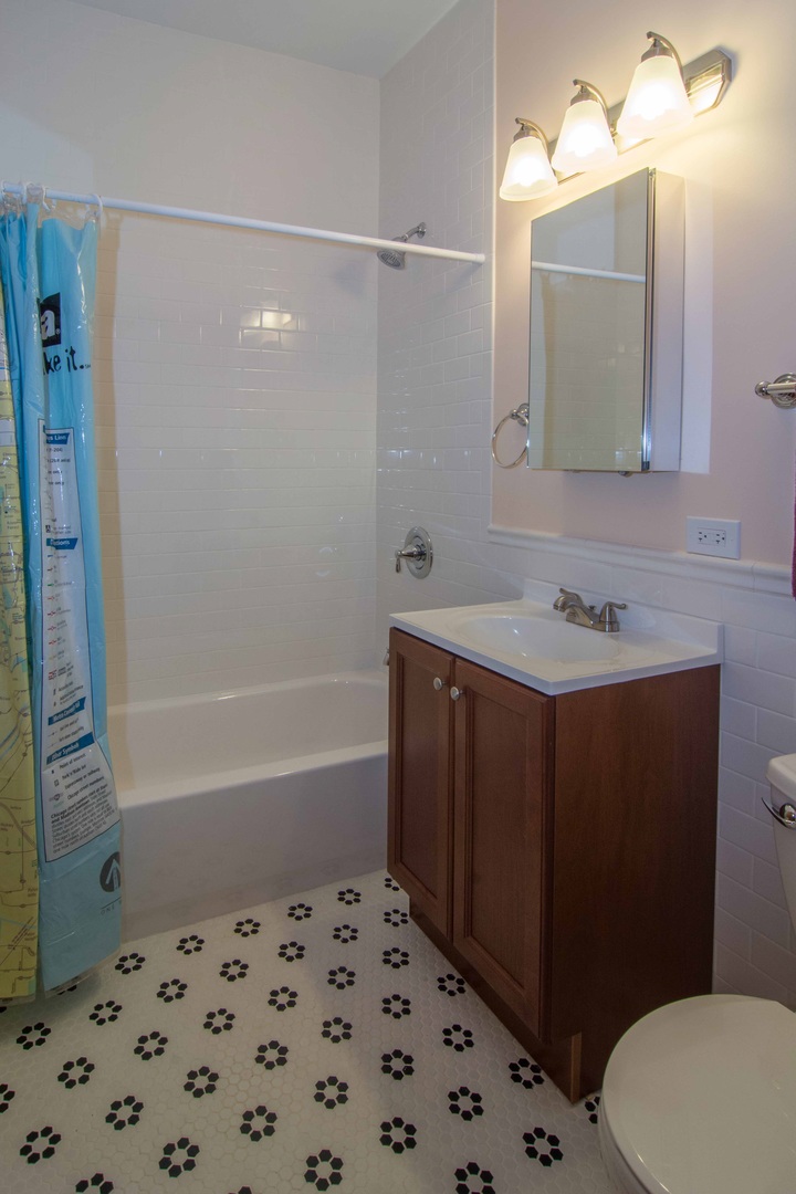 3632 N Bell Avenue Unit: 2