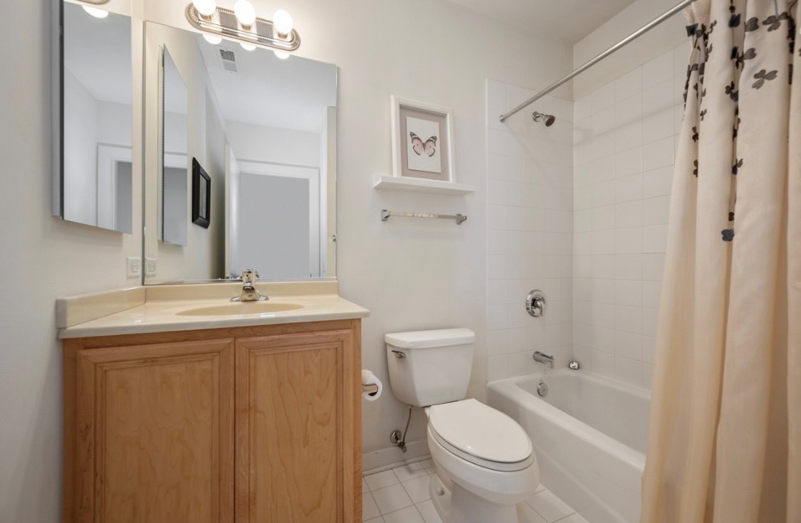 2238 W Maypole Avenue Unit: 303