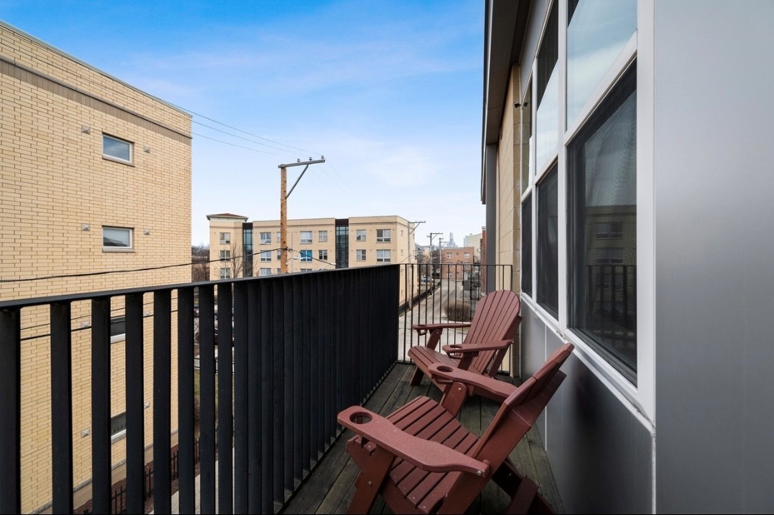 2238 W Maypole Avenue Unit: 303