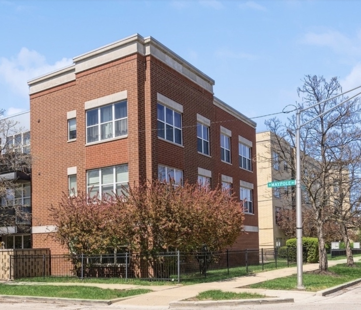 2238 W Maypole Avenue Unit: 303