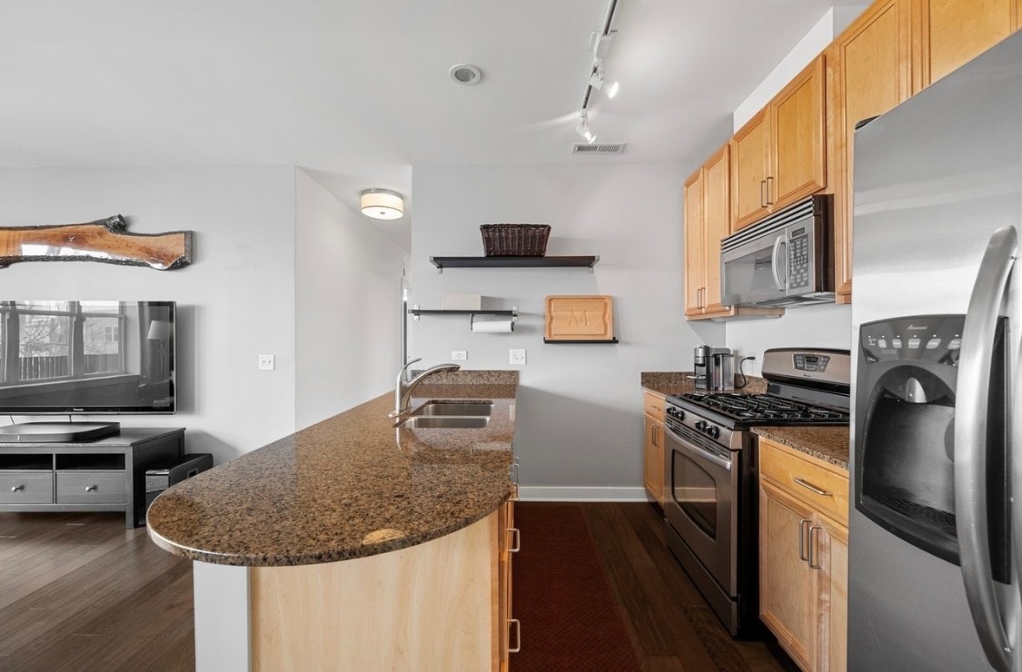 2238 W Maypole Avenue Unit: 303