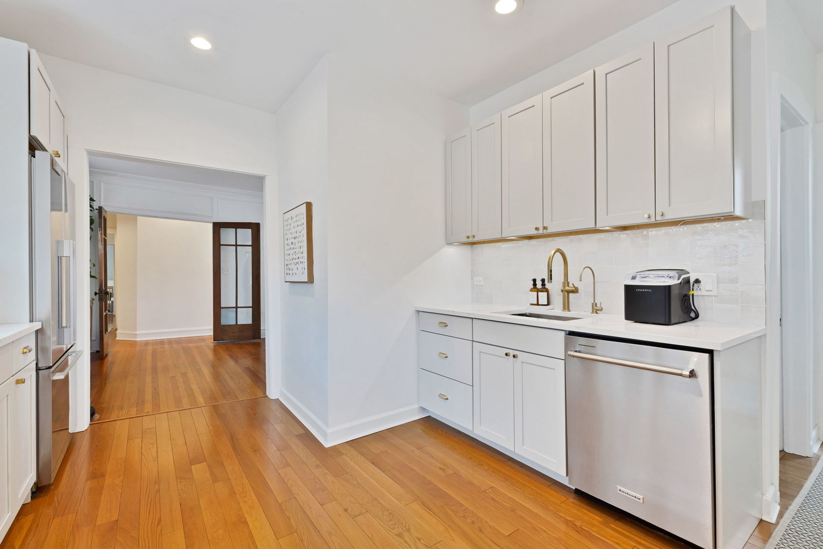 807 Hinman Avenue Unit: 3