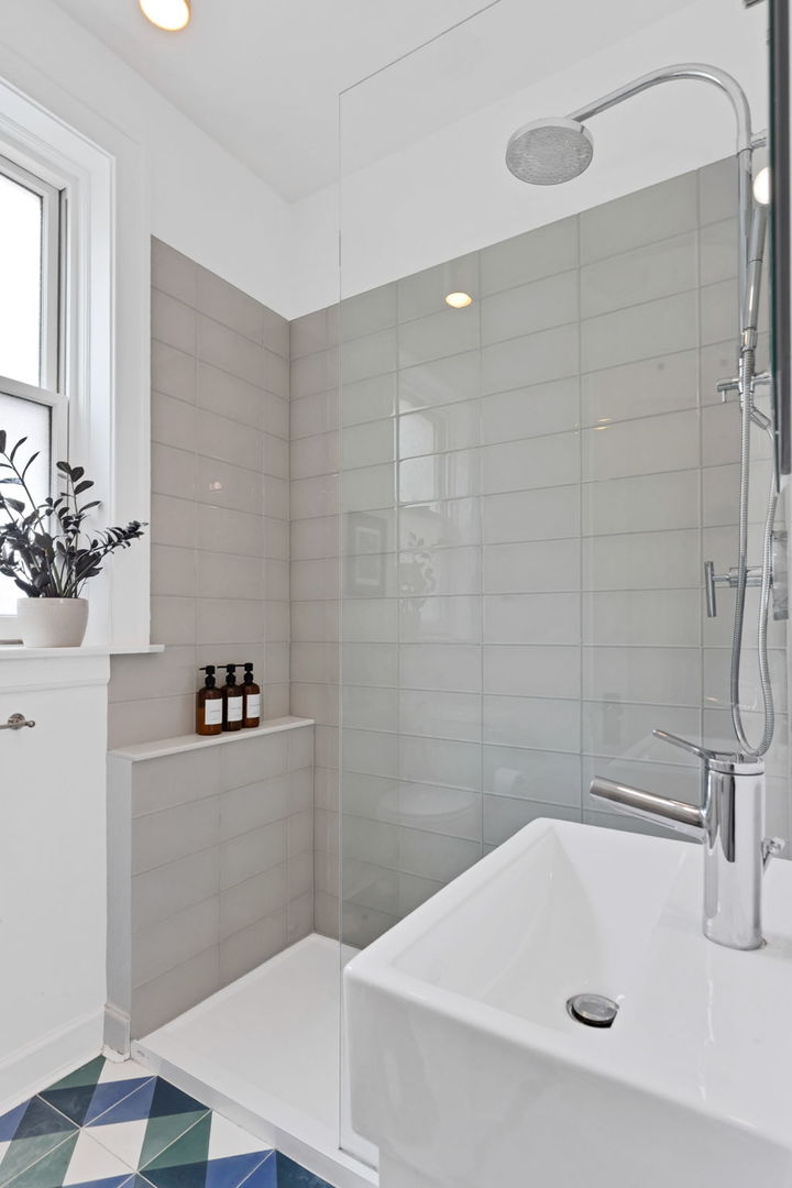 807 Hinman Avenue Unit: 3