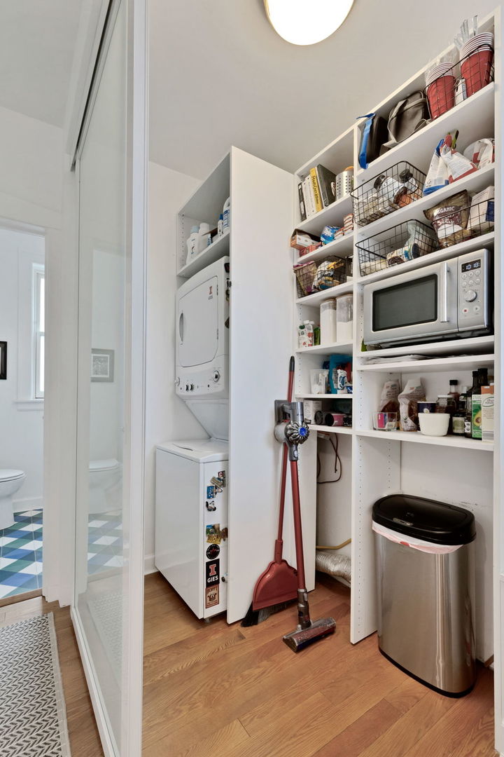 807 Hinman Avenue Unit: 3