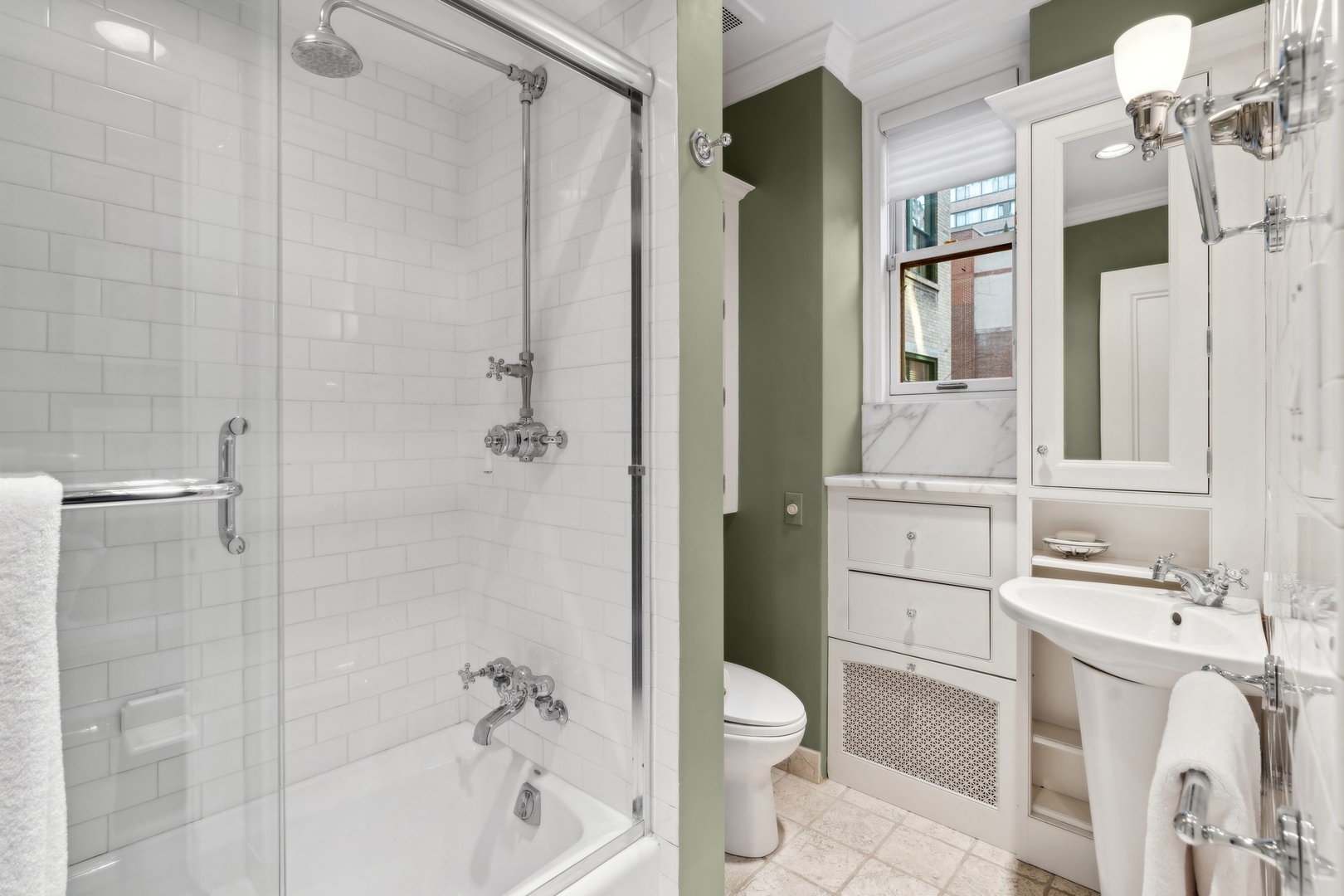 199 E Lake Shore Drive Unit: 3