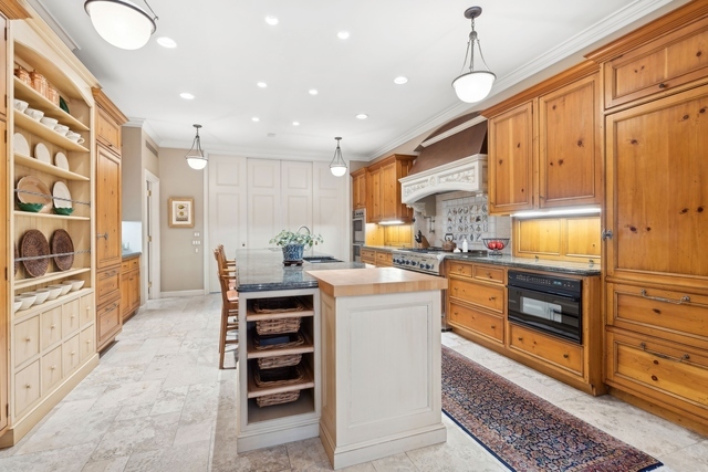 199 E Lake Shore Drive Unit: 3