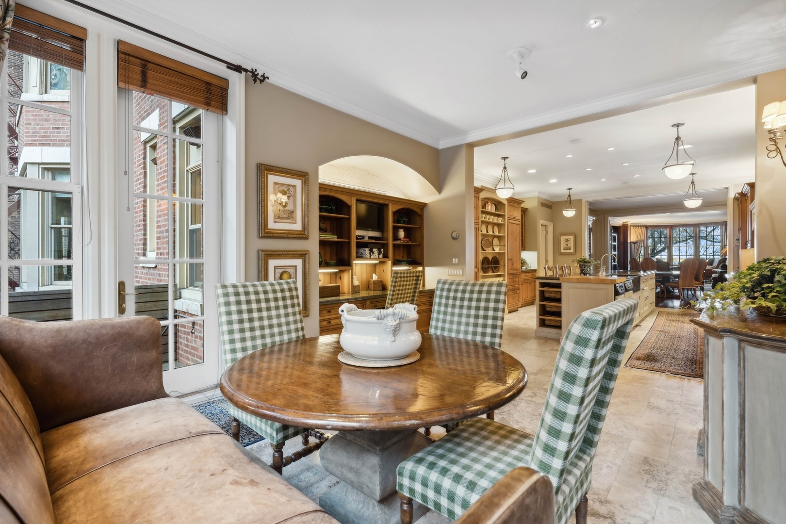 199 E Lake Shore Drive Unit: 3