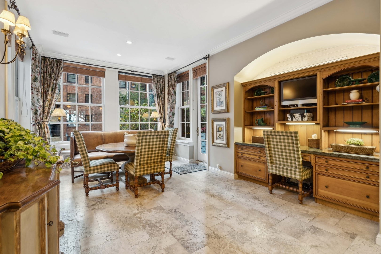 199 E Lake Shore Drive Unit: 3