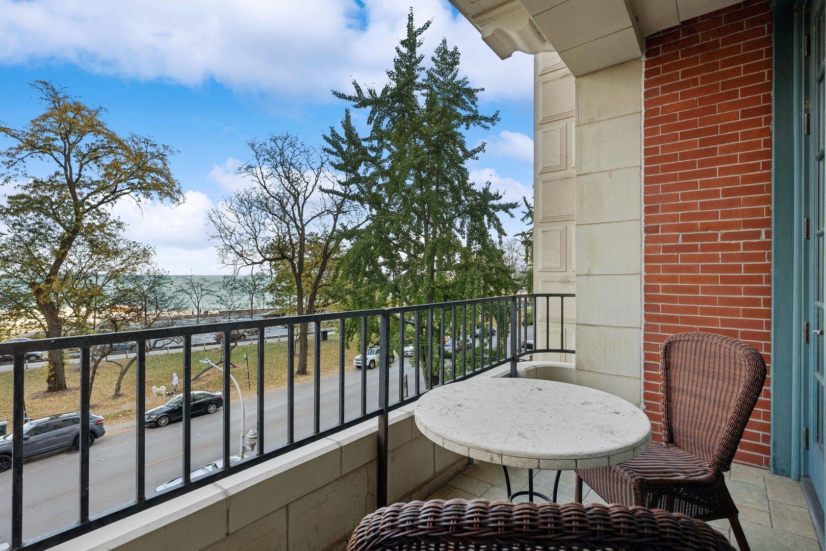 199 E Lake Shore Drive Unit: 3