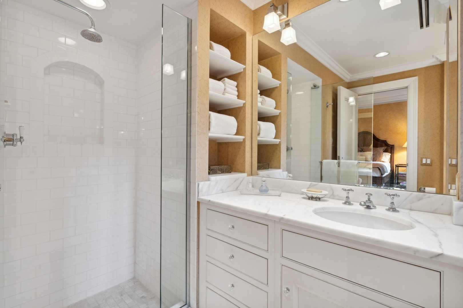 199 E Lake Shore Drive Unit: 3