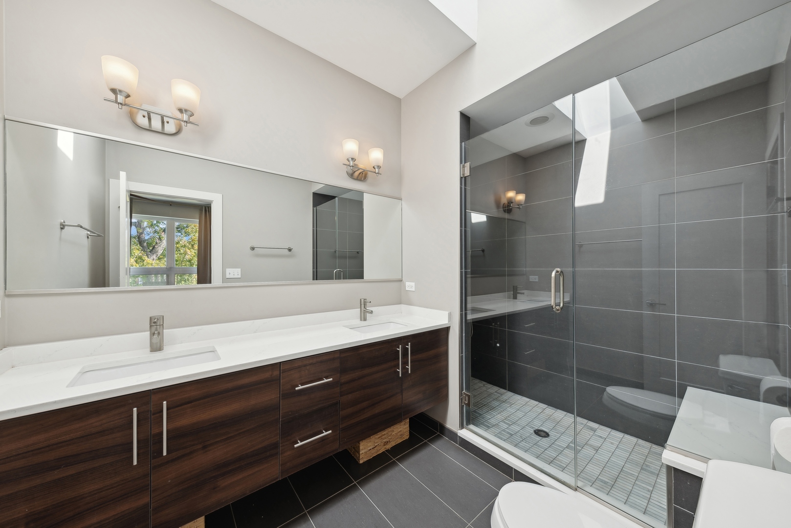 3817 N Christiana Avenue