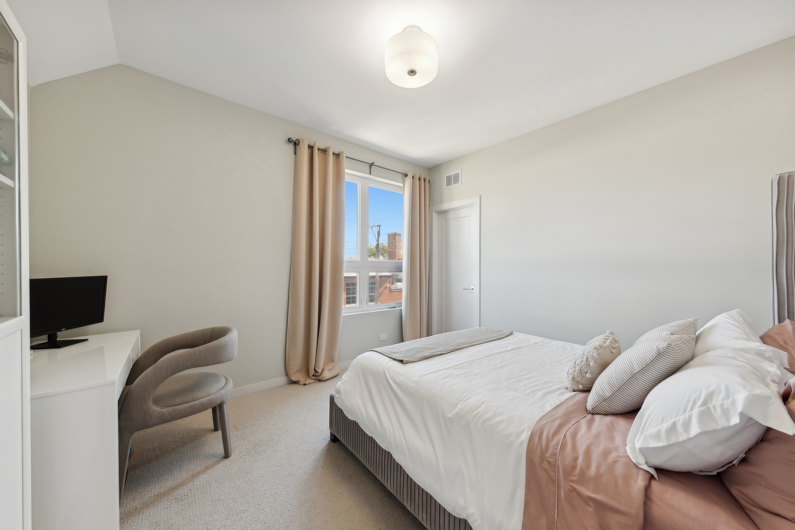 3817 N Christiana Avenue