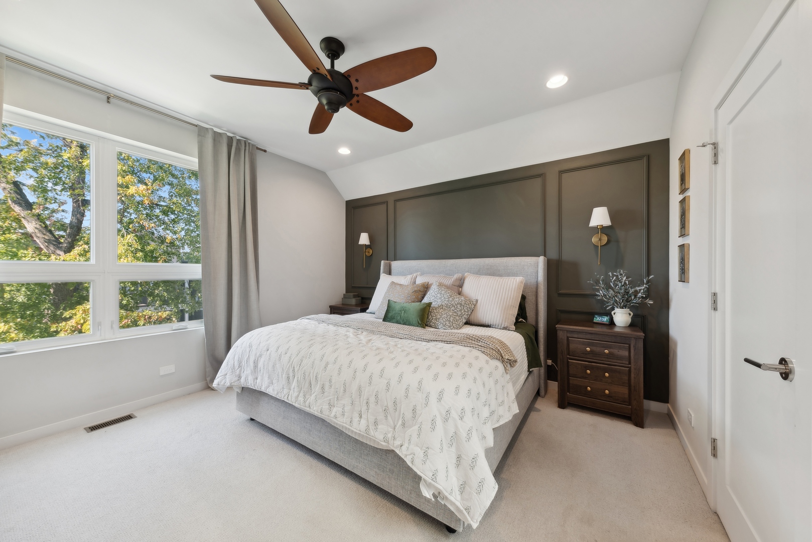 3817 N Christiana Avenue