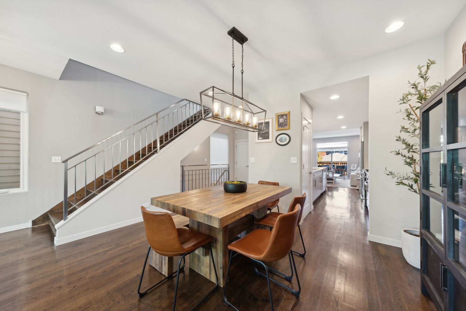 3817 N Christiana Avenue