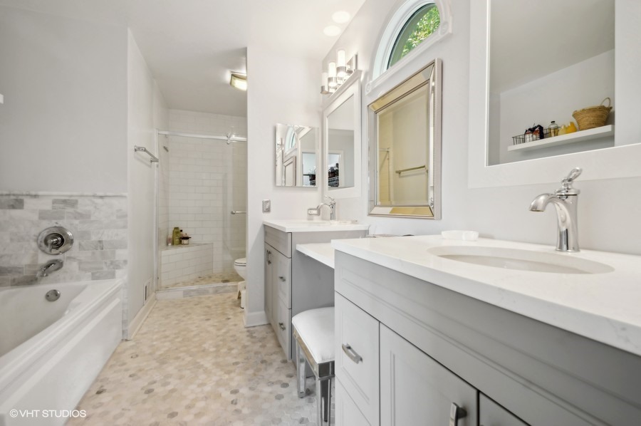 1800 W Diversey Parkway Unit: F