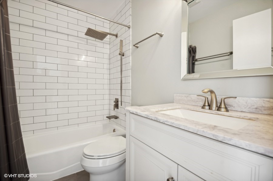 1800 W Diversey Parkway Unit: F
