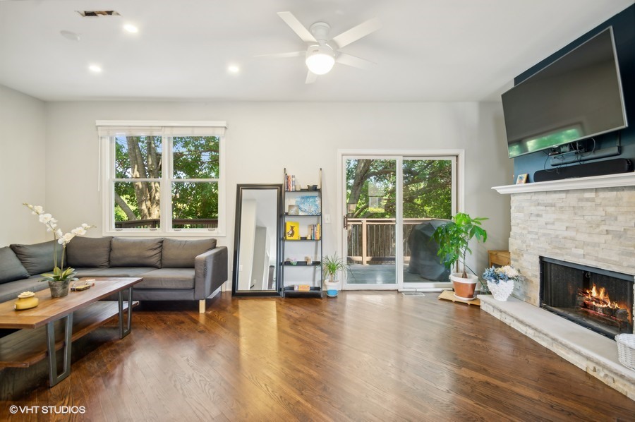 1800 W Diversey Parkway Unit: F