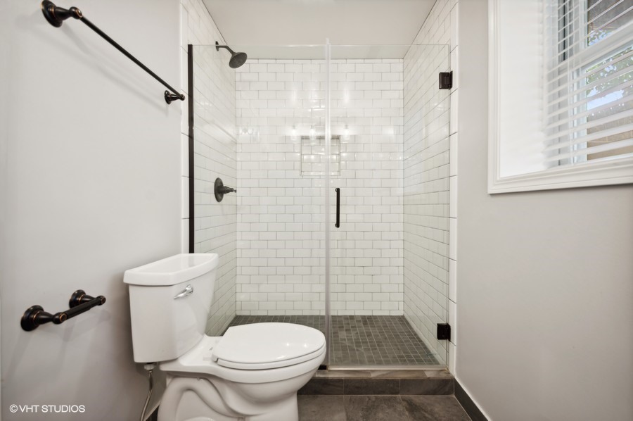 1800 W Diversey Parkway Unit: F