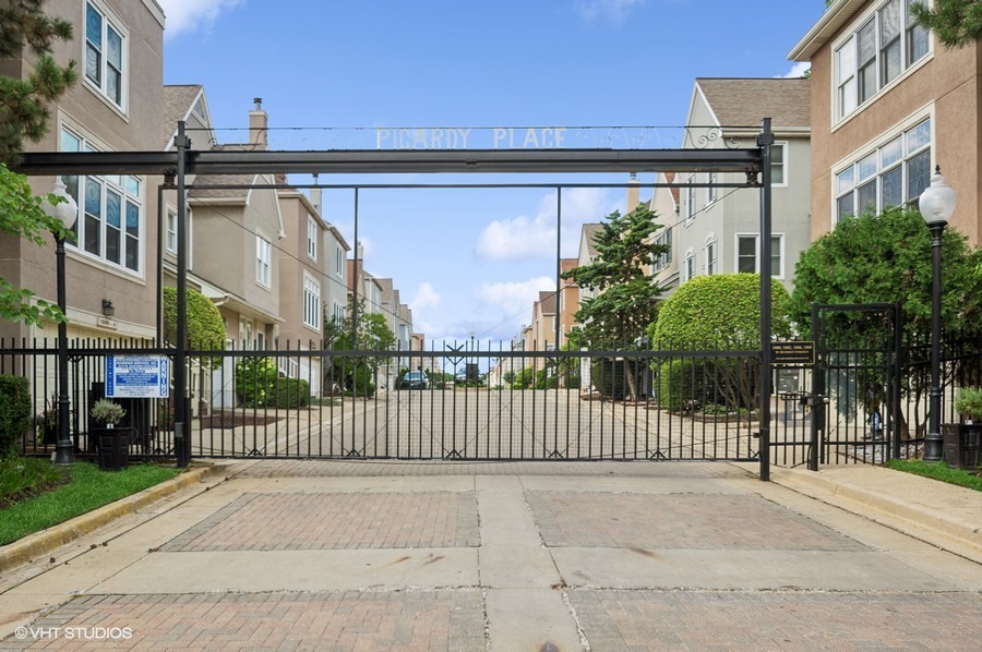 1800 W Diversey Parkway Unit: F