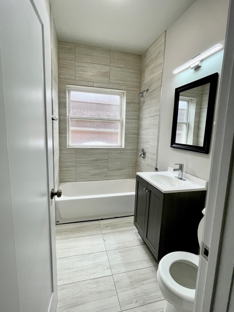 4450 N Winchester Avenue Unit: 3