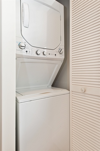 751 W Buckingham Place Unit: 2