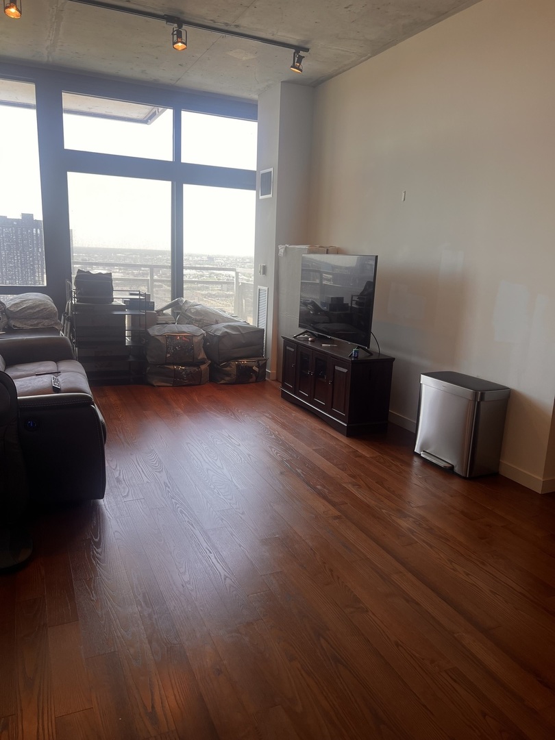 235 W Van Buren Street Unit: 3810