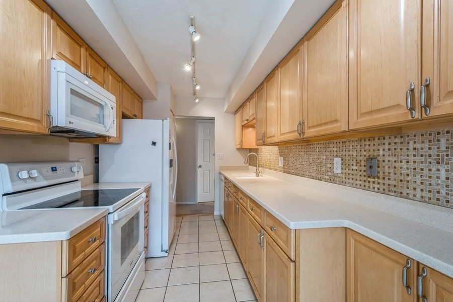 1738 Chicago Avenue Unit: 303