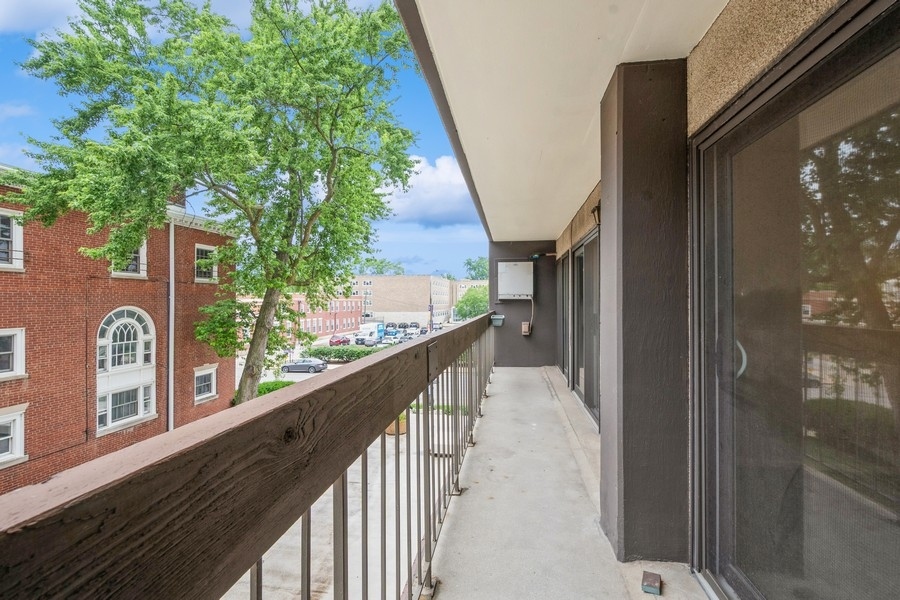 1738 Chicago Avenue Unit: 303