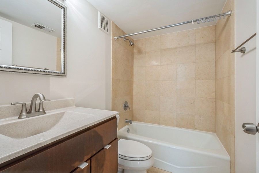 1738 Chicago Avenue Unit: 303